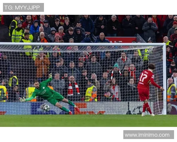 足球明星怒斥对手瞬间曝光引发热议视频回顾精彩瞬间与背后故事